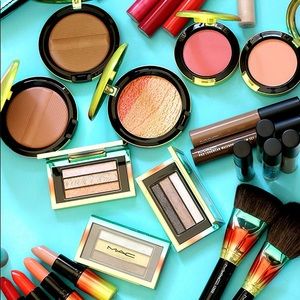 MAC Freshen Up Highlight Powder